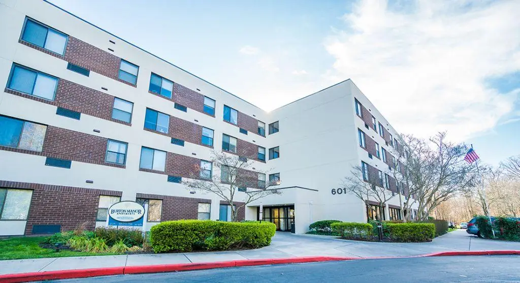 Burton Manor Apartments exterior