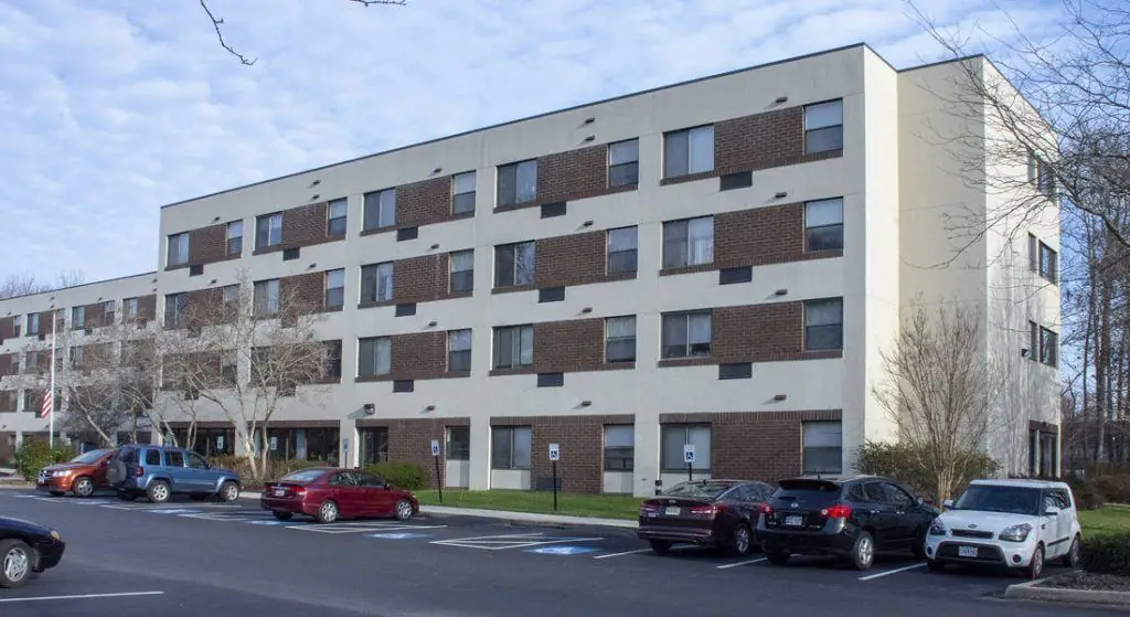 Burton Manor Apartments exterior