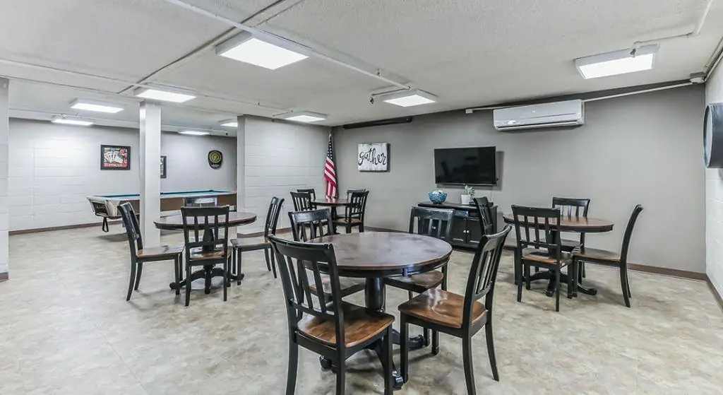 Capitol View Tower Apartments gameroom