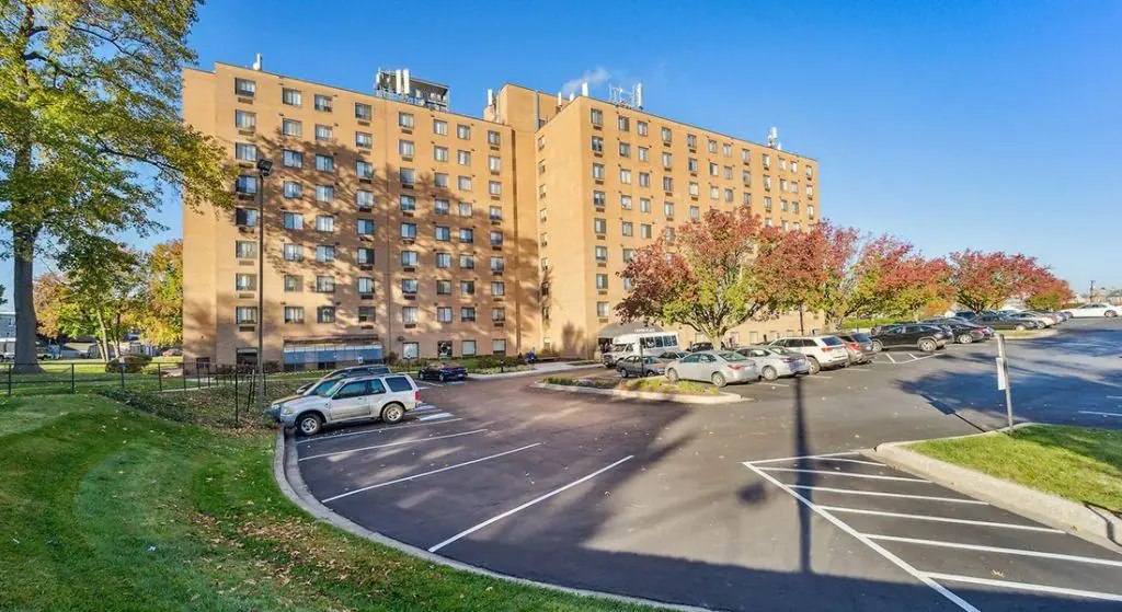Center Place Apartments exterior