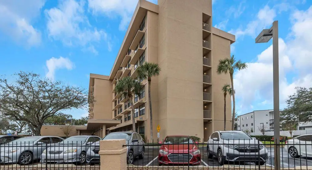 College Park Towers I&II exterior