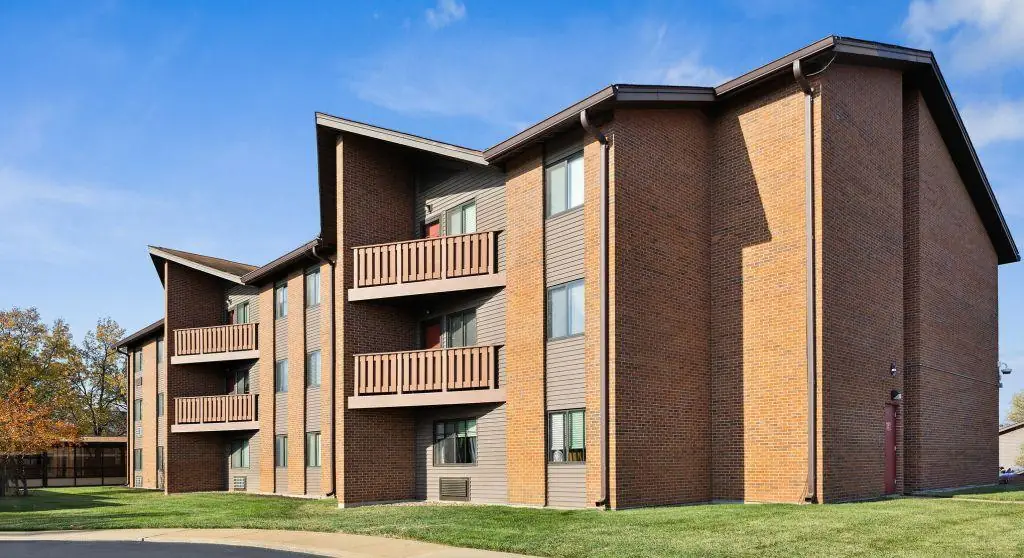 Corinthian I-IV Senior Apartments exterior