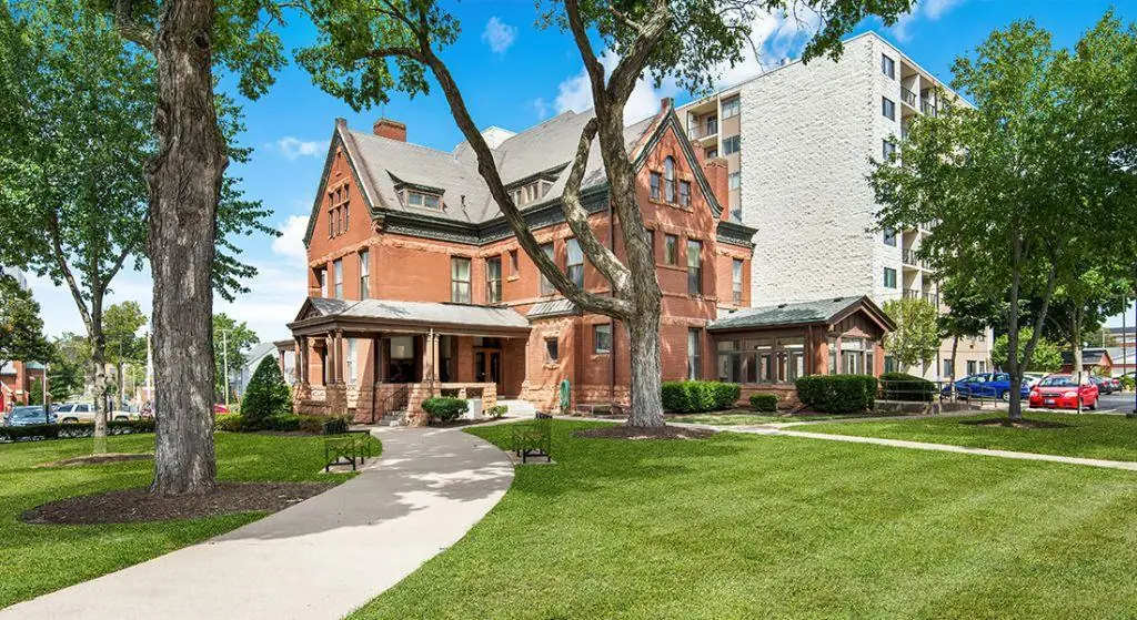 Coventry Apartments, Rock Island, Illinois