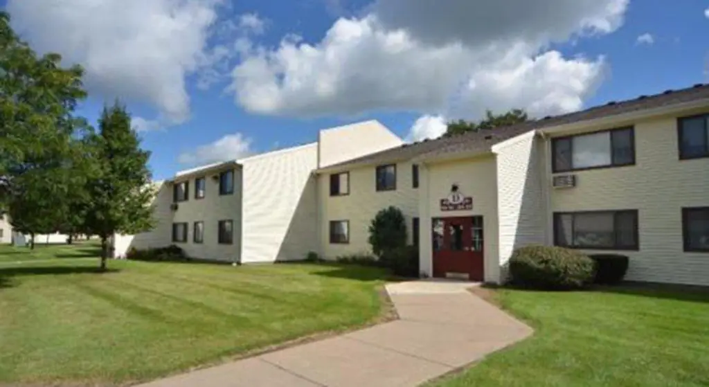 Crown Oak Estates exterior