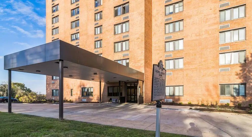 Cumberland View Towers exterior
