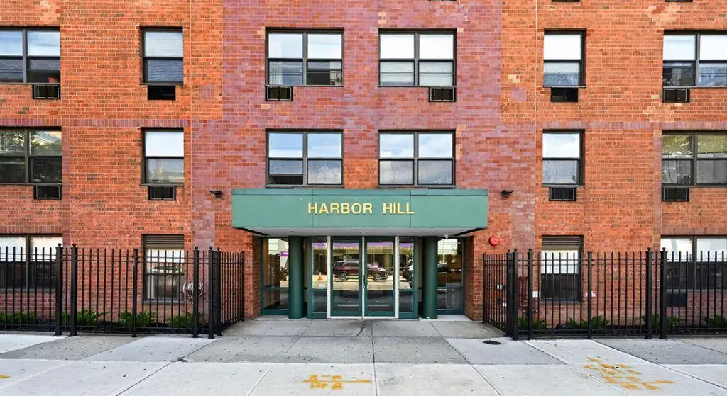Harbor Hill Exterior