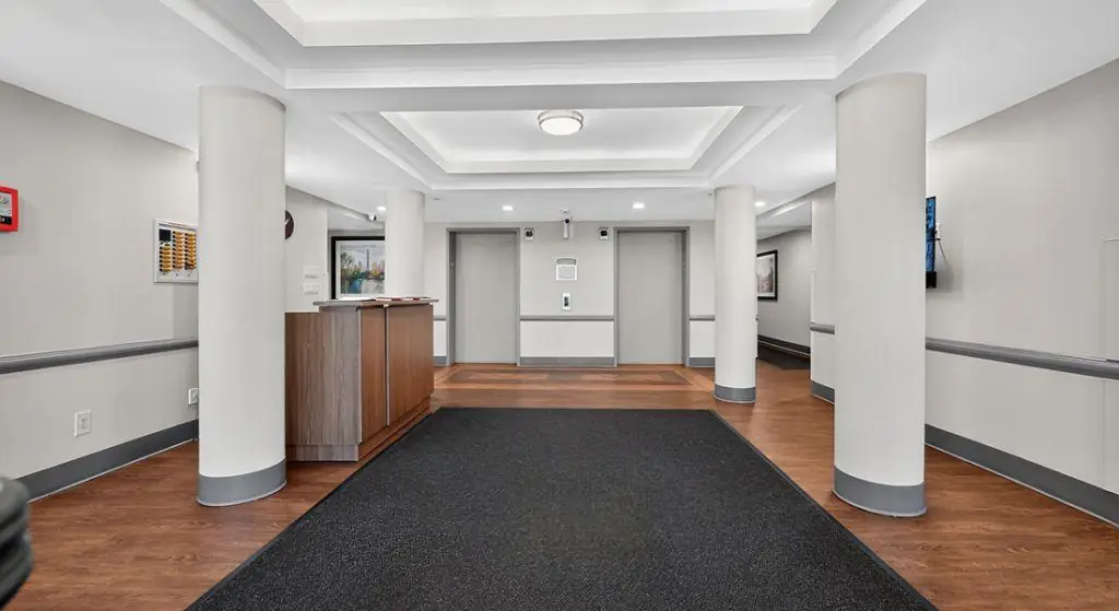 Harbor Hill foyer