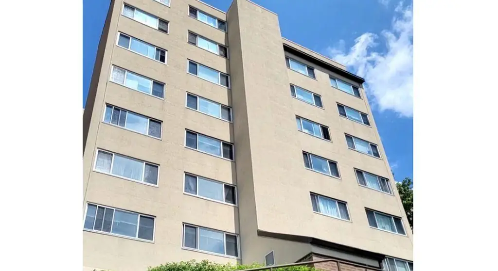 Hillsboro Plaza exterior
