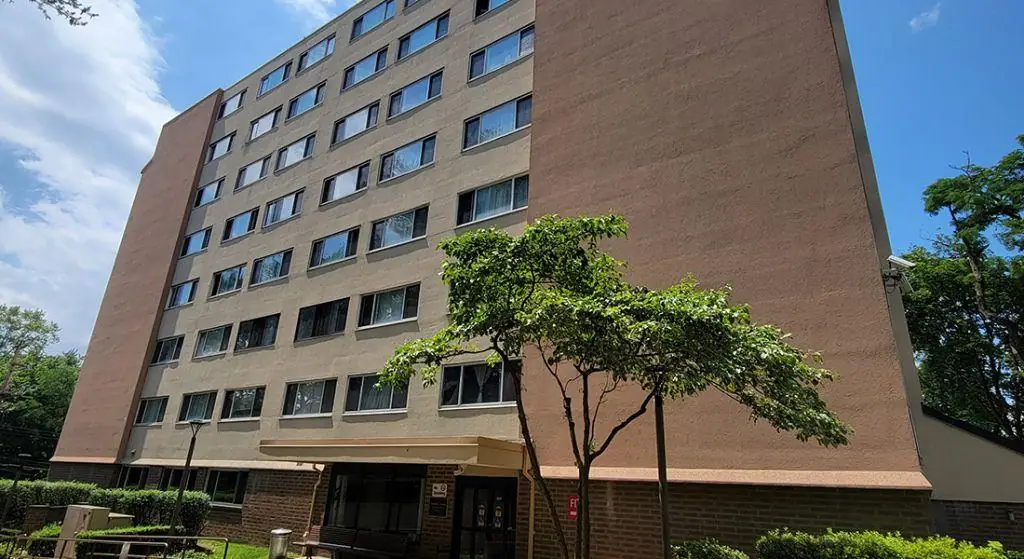 Hillsboro Plaza exterior