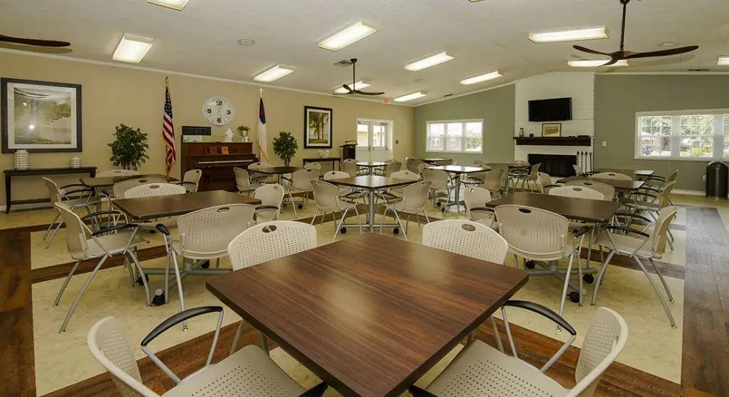 Kirkwood Apartments community dining
