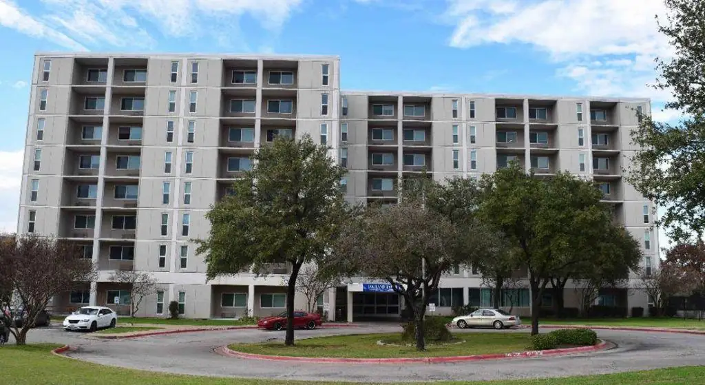 Lakeland Manor exterior