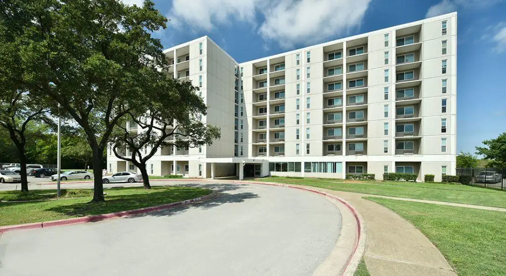 Lakeland Manor exterior