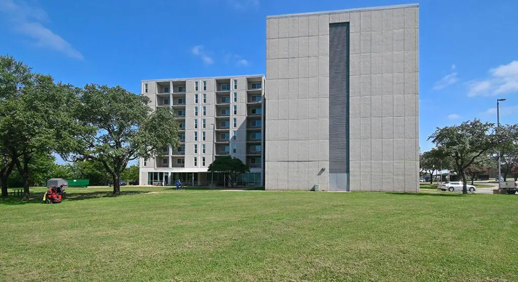 Lakeland Manor exterior