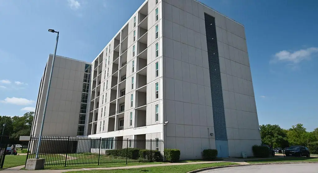 Lakeland Manor exterior