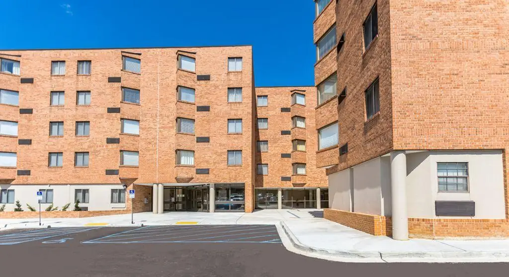 Lakeland Seniors exterior