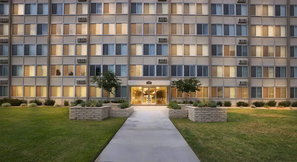 Meadowbrook Apartments exterior