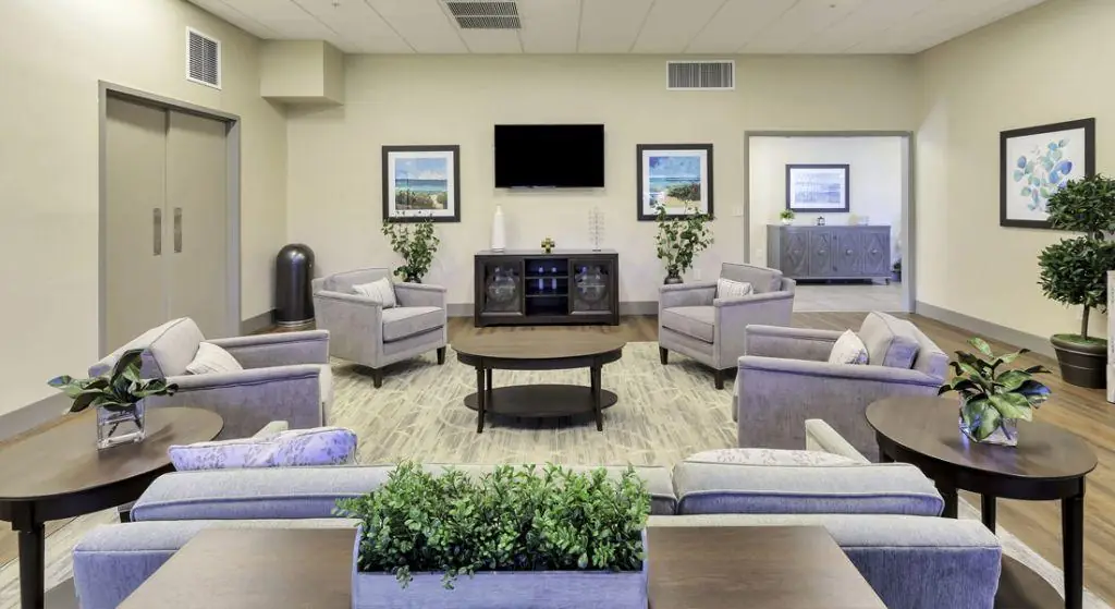 Silvertree Seniors Jacksonville lounge