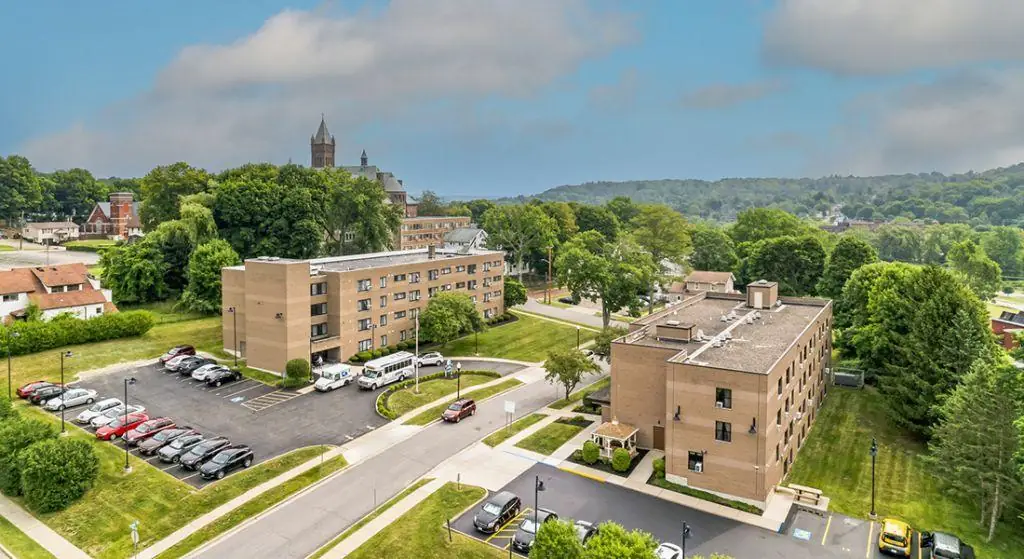 Silvertree Seniors Jamestown exterior