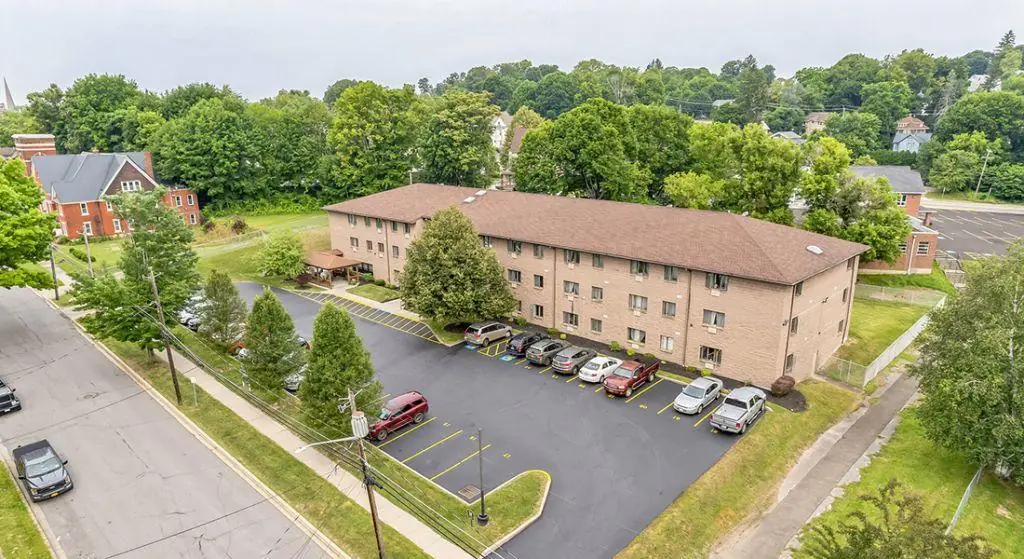 Silvertree Seniors Jamestown exterior