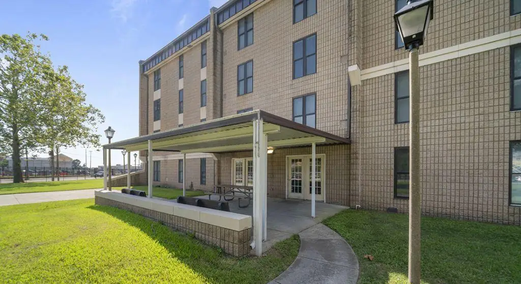Silvertree Seniors Portsmouth exterior