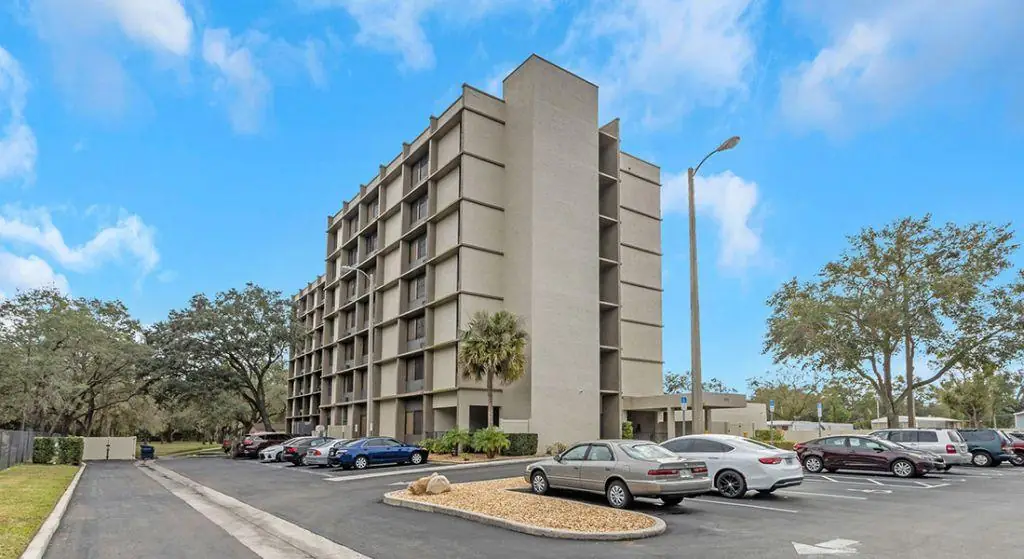 Silvertree Seniors of Tampa exterior