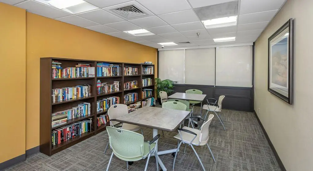 Silvertree Seniors of Tampa library